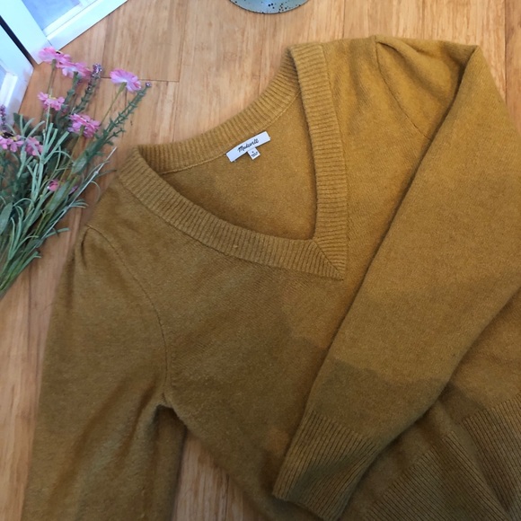 Madewell Sweaters - PRICE DROP TODAY ONLY Madewell sweater worn once